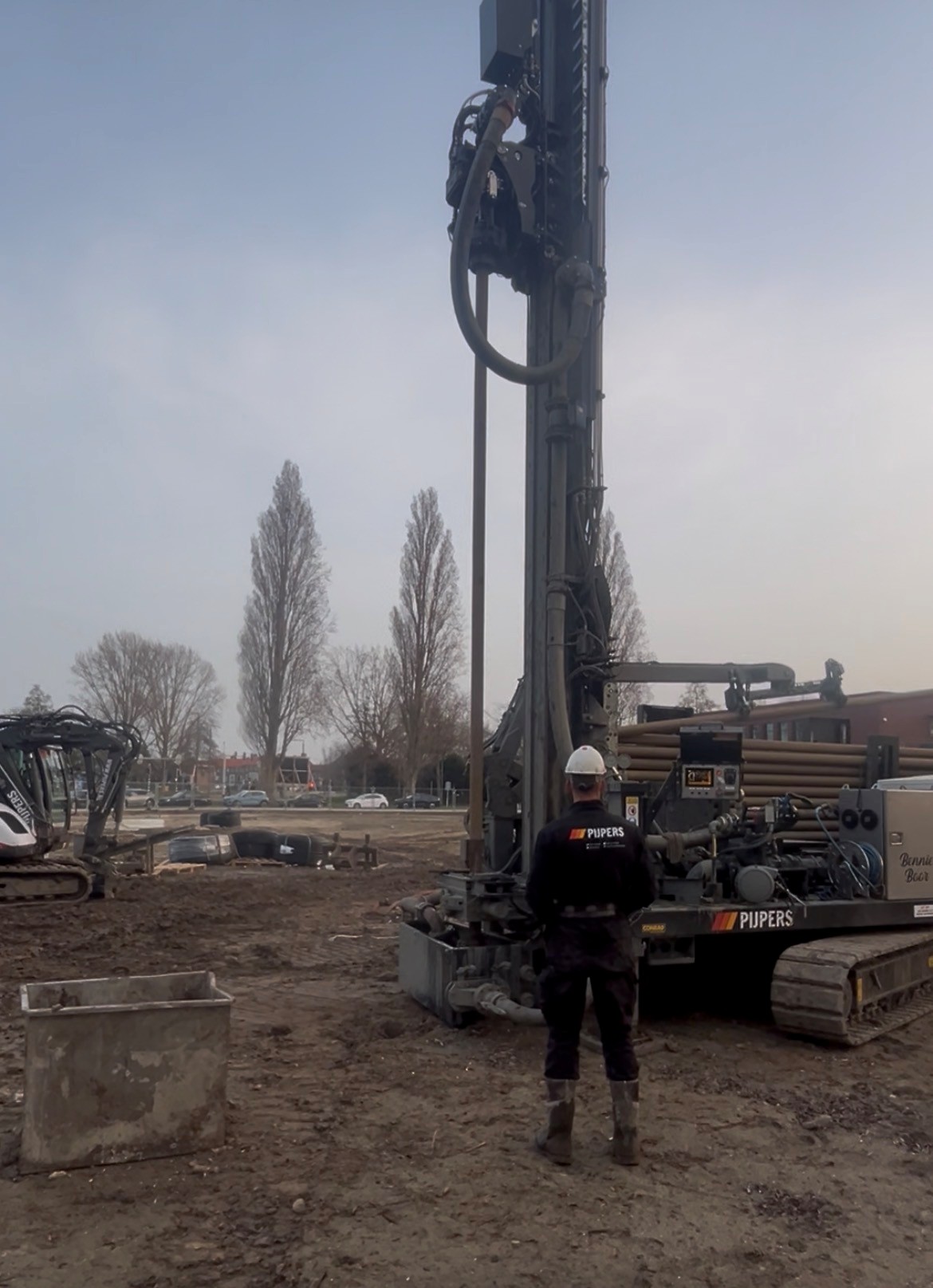 Het boren van de bronnen is gestart